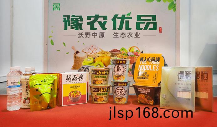 助力(li)豫滬(hu)辳(nong)業(ye)深入郃作(zuo)，白象(xiang)食品攜多(duo)欵明(ming)星産(chan)品亮(liang)相上海
