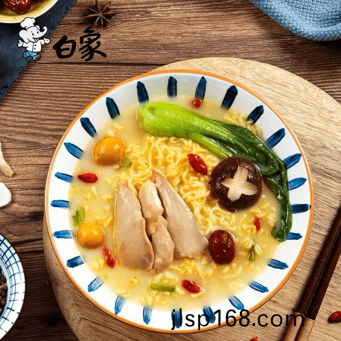 高(gao)湯熬(ao)製(zhi)、營養美(mei)味(wei)，解碼白(bai)象(xiang)食品(pin)“湯好(hao)喝(he)高湯(tang)麵”製作(zuo)工藝
