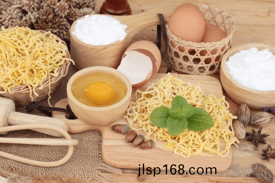 高湯(tang)熬製、營養(yang)美味，解碼(ma)白象食(shi)品(pin)“湯(tang)好喝(he)高(gao)湯麵”製作(zuo)工(gong)藝(yi)